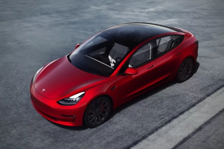 „Tesla“ užvaldo Vokietijos automobilių rinką: E.Musko įmonės elektromobiliai nepaliko jokių vilčių vokiečių bendrovėms