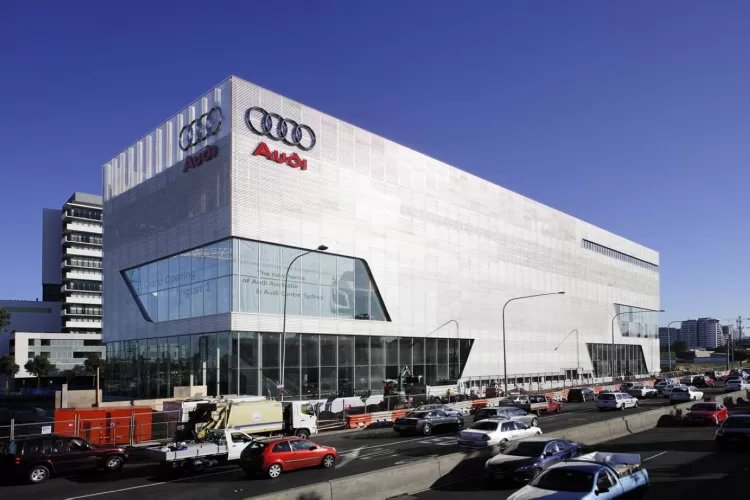 Pasaulinės problemos „Audi“ gamykloms neįveikiamos: darbai Vokietijoje ir toliau nejuda