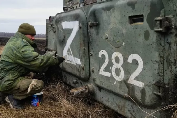 Rusų karinės technikos žymėjimas: ką reiškia paslaptingoji „Z“ ir kitos keistos raidės ant tankų?
