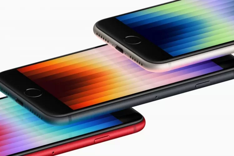 „Apple“ pristatė naują pigiausio „iPhone“ telefono variantą: beveik dešimtmetį naudojamas dizainas ir galingiausia geležis