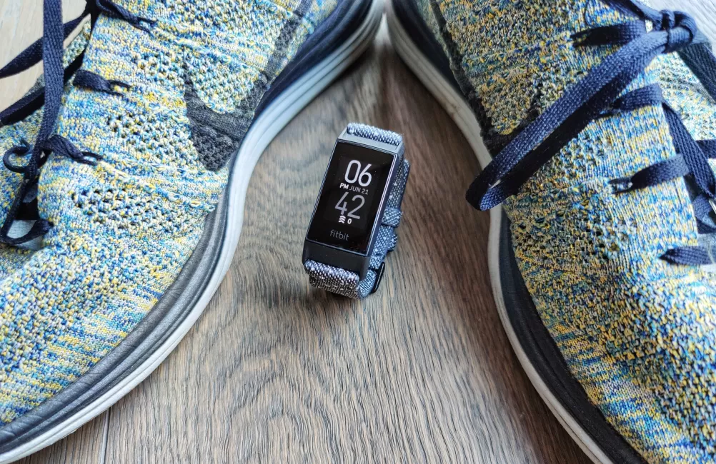 „Fitbit Charge 4” apžvalga: kai užaugsiu, būsiu išmanusis laikrodis