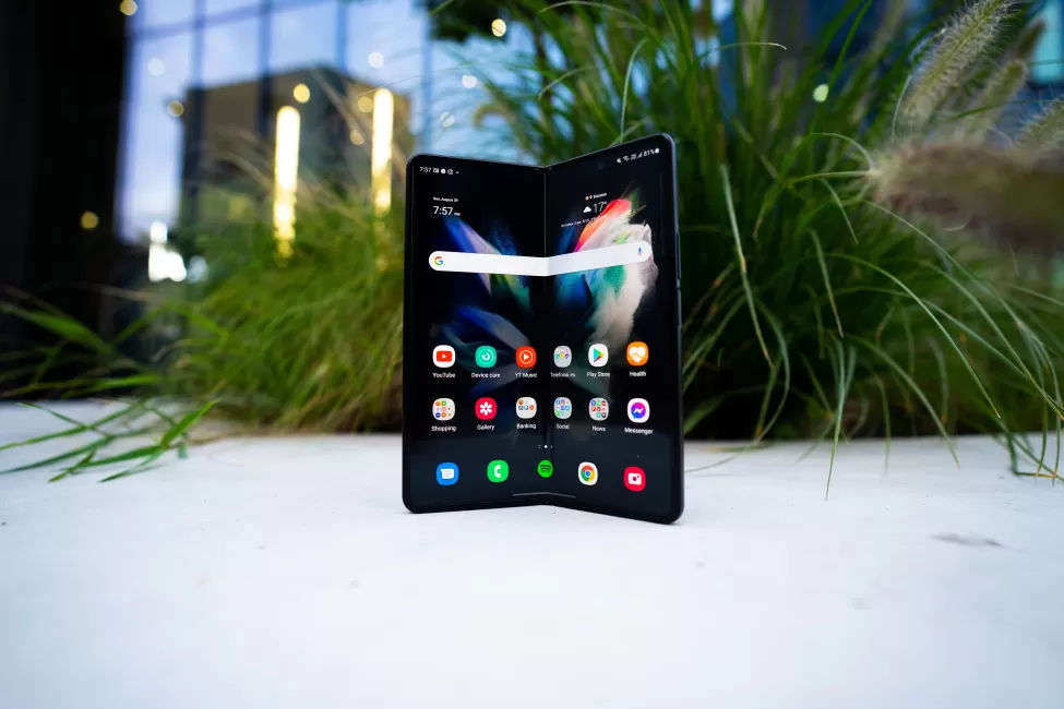 „Samsung Galaxy Z Fold3 5G“ apžvalga: trypčiojimas ant geriausio telefono rinkoje pakylos