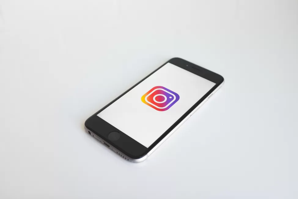 „Instagram“ sugrąžino vartotojų pamėgtą funkciją: leis lengviau pastebėti naujausius įrašus