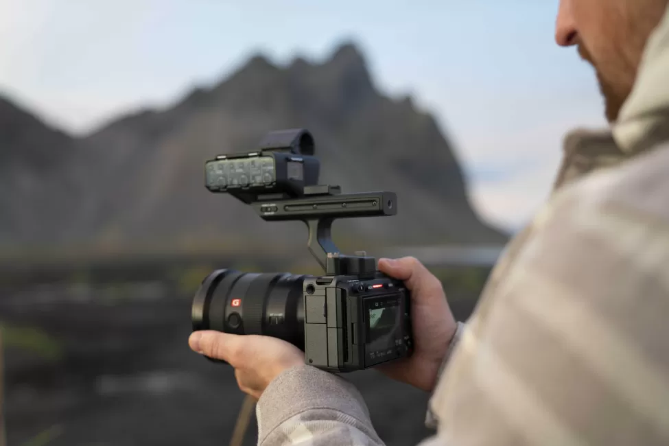„Sony“ pristato naują kinematografinę kamerą: pademonstruota kompaktiška „Cinema Line“ šeimos 4K „Super 35“ formato kamera