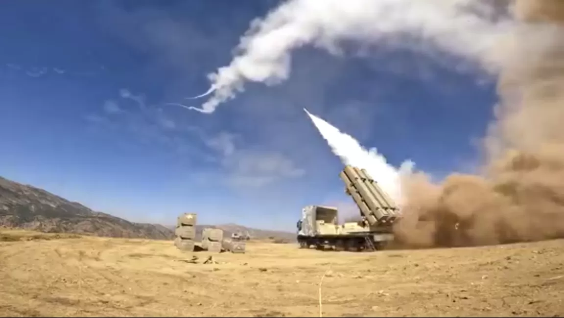 Iranas ir vėl žvangina itin pavojingais ginklais: šįsyk pristatė raketą, kurios beveik neįmanoma sunaikinti, sužinokite kas čia vėl vyksta