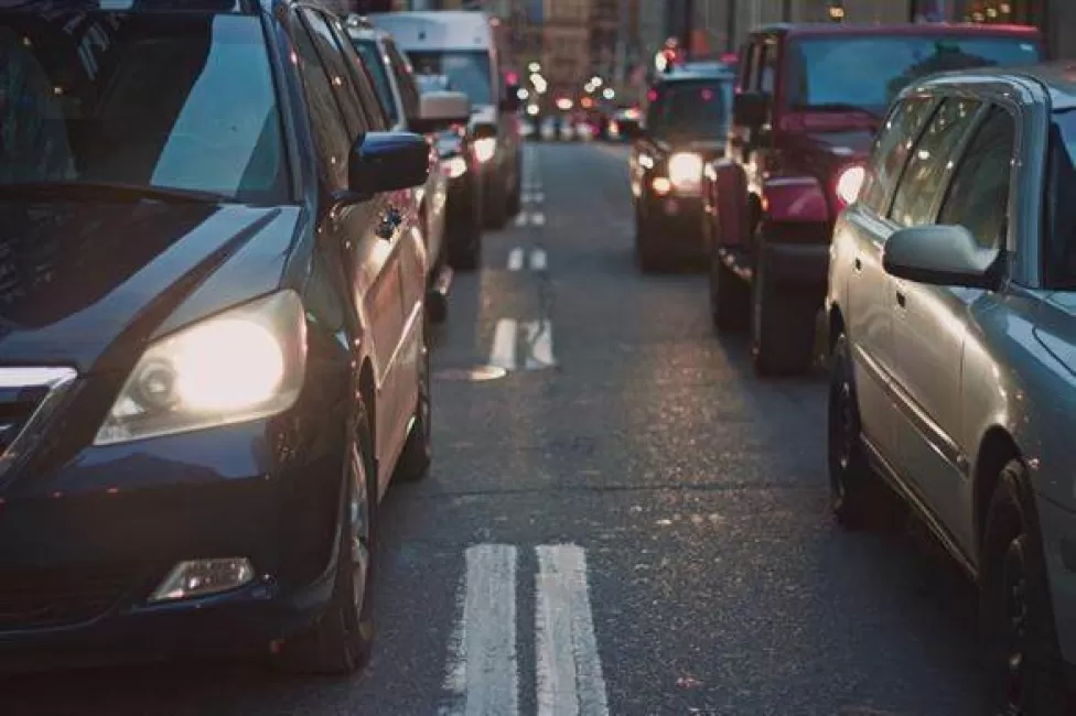 Kasdienė vairavimo rutina: kiek Lietuvos žmonių ją pakeitė šį mėnesį