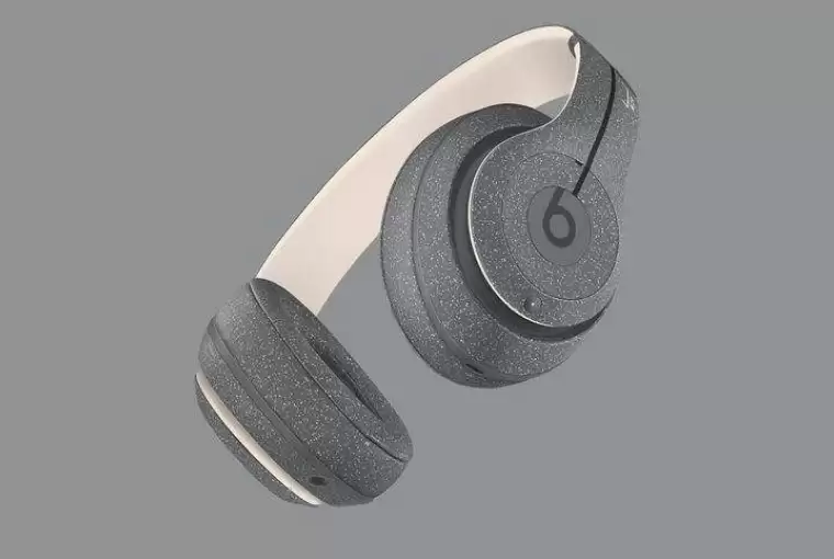„Apple“ pristatė atnaujintas „Beats Studio3“ ausines: išskirtiniu dizainu pasirūpino populiari mados kompanija