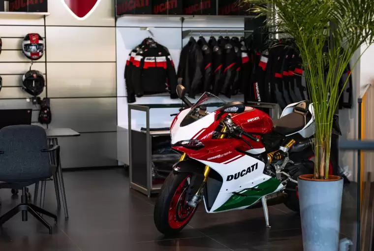 Į Lietuvą atkeliauja ypatinga „Ducati“ naujiena: išskirtinis motociklas, kuris nustebins net ir didžiausius greičio fanatikus