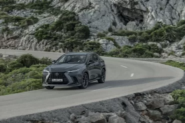 „Lexus“ pristatė naująjį NX modelį: netrukus pasirodys Lietuvoje ir nustebins savo patobulinimais