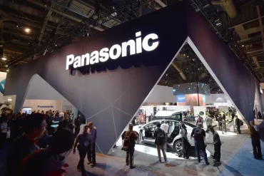 „Panasonic“ pademonstravo naujos kartos automobilių baterijas: specialiai sukurtos „Tesla“ elektromobiliams