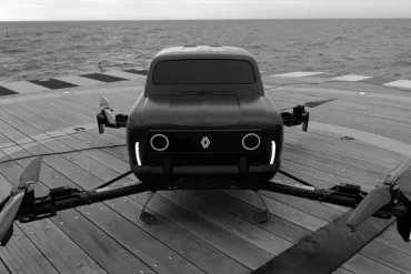 „Renault“ savo klasikinį produktą prikėlė naujam gyvenimui: pademonstruotas automobilio konceptas, kuris jau nebevažinės