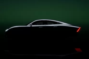 „Mercedes“ anonsuoja naują elektromobilį: po naujų metų išvysime itin stilingą sedaną