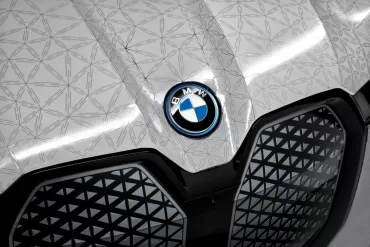 BMW pademonstravo automobilį, kokio dar niekada nematėte: kėbulas išsiskirs unikalia savybe, pamatykite tai patys
