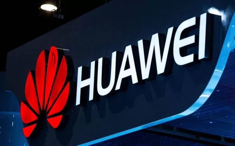 Pasirodė naujųjų „Huawei“ flagmanų dėklų nuotraukos su triguba kamera nugarėlėje