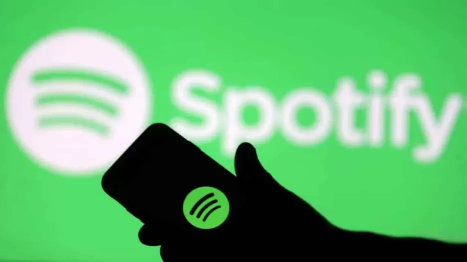 Naujausioje „iOS“ versijoje populiarioji „Spotify“ gali būti valdoma „Siri“ balso asistentu