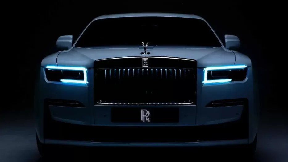 Laukia prabangus elektromobilis? „Rolls-Royce“ variantas pasiūlys „BMW i7“ variklį ir milžinišką bateriją