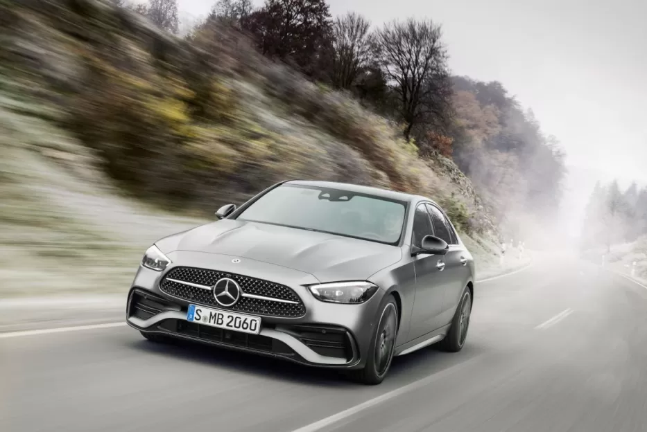 „Mercedes-Benz“ pristato naująją C klasę: akivaizdus gamintojo žingsnis į skaitmeninių technologijų amžių