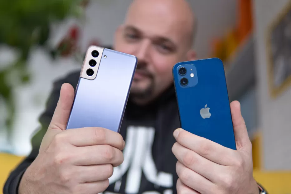 Amžinas klausimas: kas nuvertėja greičiau - „iPhone 12” ar „Samsung Galaxy S21”?