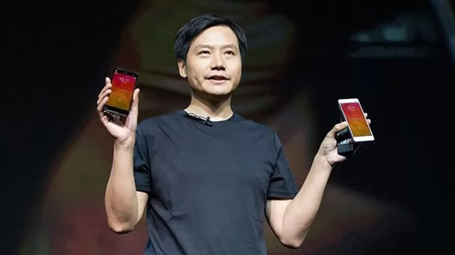 „Xiaomi” generalinis direktorius prisidirbo: pagautas naudojantis konkurentų telefoną