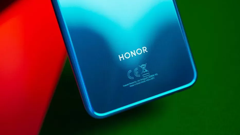 „Honor“ skinasi kelią į viršūnę: bendrovės pardavimai šovė į viršų