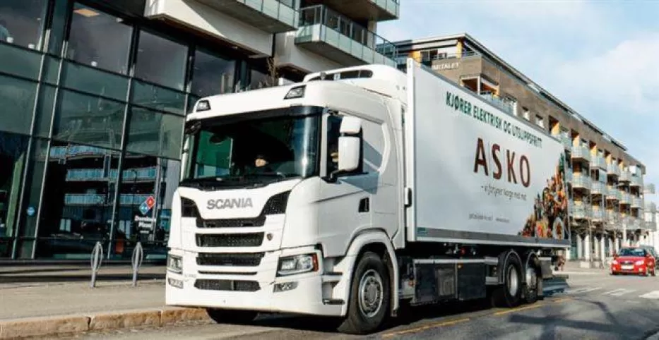 Atėjo ir elektrinių sunkvežimių eilė: pirmieji „Scania“ sparčiai skinasi kelią rinkoje