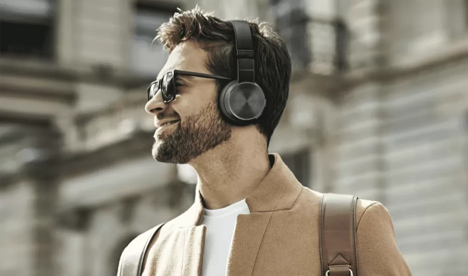 Kompiuterių gamintojas „Lenovo” žengia į audio rinką: pristato išskirtines „Yoga” ausines