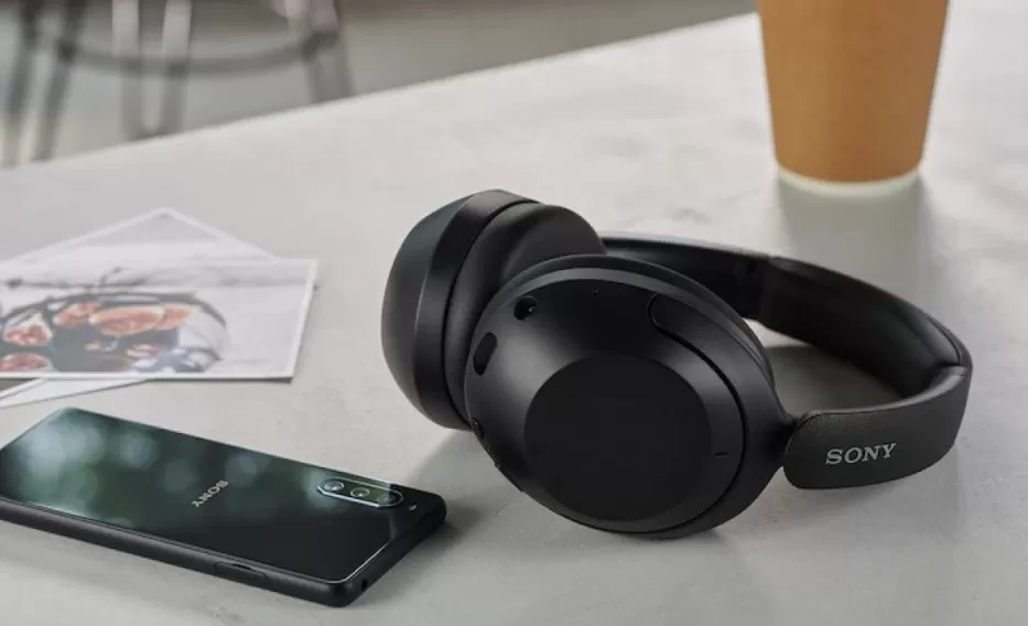 „Sony“ dovanos melomanams: pristatyti du nauji bevielių ausinių modeliai