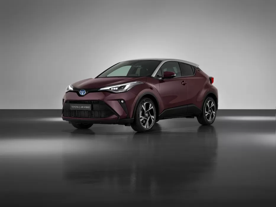 „Toyota“ pristatė atnaujintą C-HR modelį: akį džiuginantis dizainas ir dar daugiau galimybių