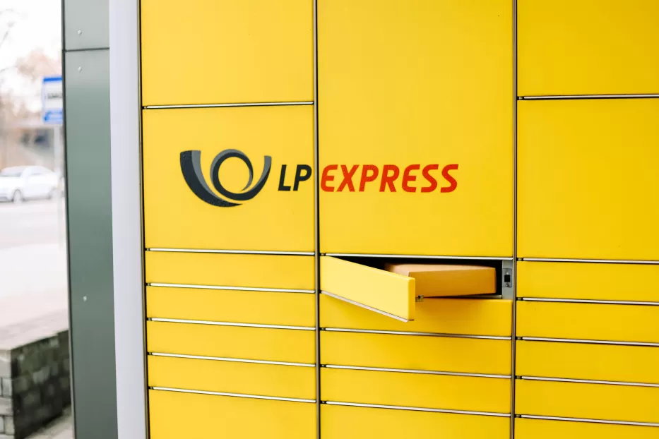 Vartotojus nustebino pasikeitę pašto paslaugų įkainiai: atsakyta į klausimą kodėl daugiau nei dvigubai pabrango laiško siuntimas