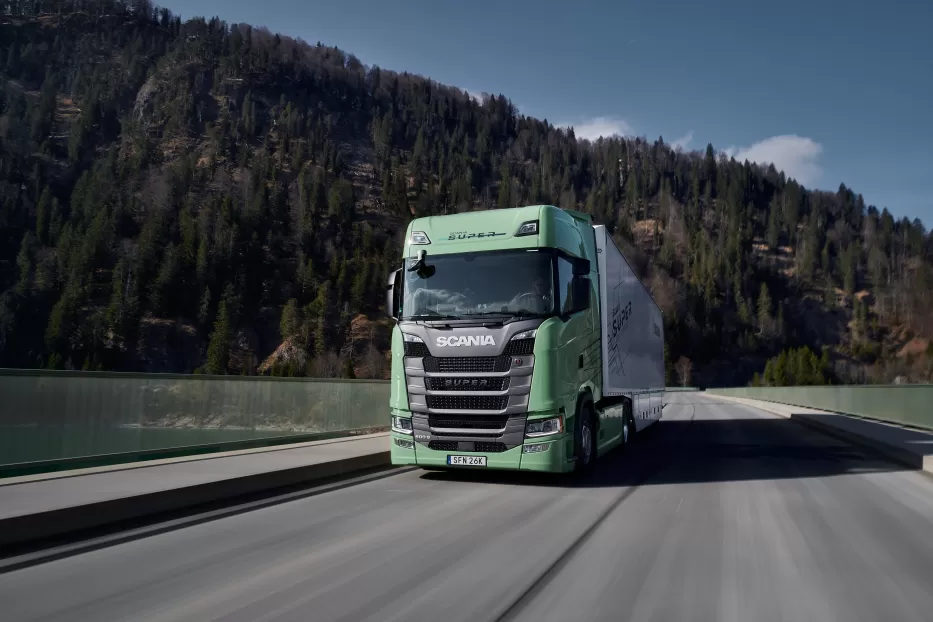 Šeštą kartą iš eilės: „Scania“ sunkiasvoris laimėjo „Metų žaliojo sunkvežimio 2022“ titulą