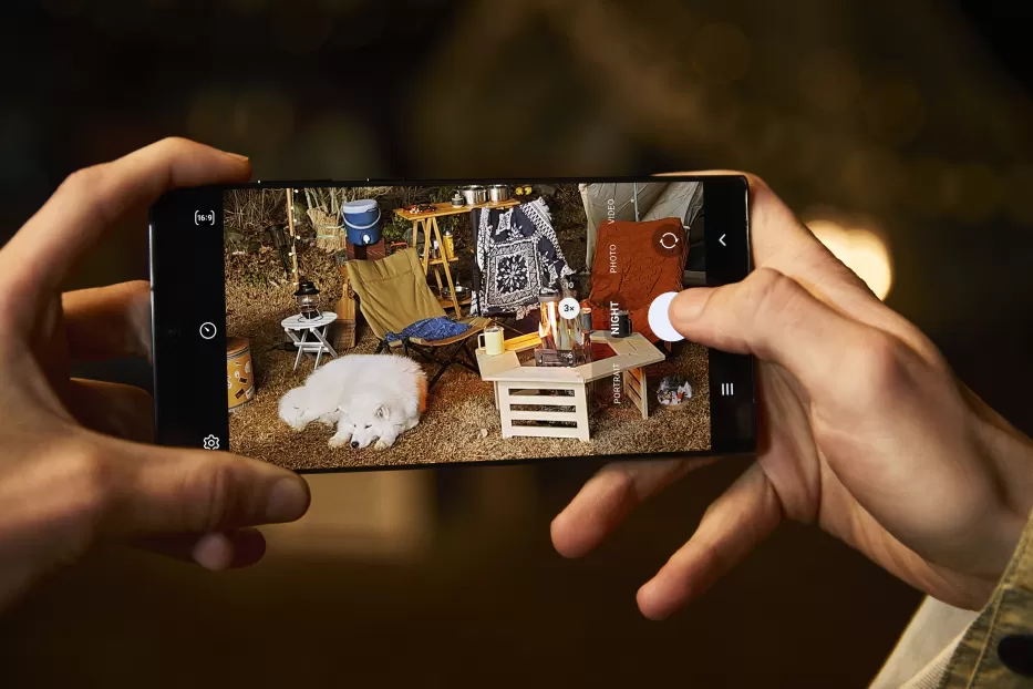 „Samsung“ ruošia revoliucinius pokyčius: „Galaxy S24 Ultra“ flagmanas gali turėti stipriai pasikeitusias kameras, aiškėja pirmosios detalės