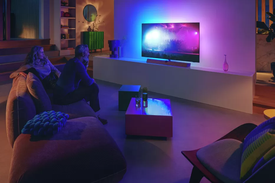 Naujo dizaino „Philips“ televizoriai sukuria spalvingą namų kino patirtį