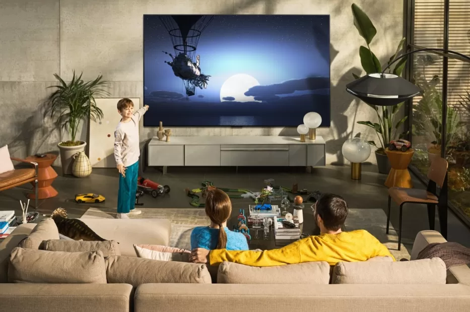 Netrukus prekyboje pasirodanti LG naujiena: pademonstruotas įspūdingo dydžio ir savybių „G2 OLED evo Gallery Edition“ televizorius
