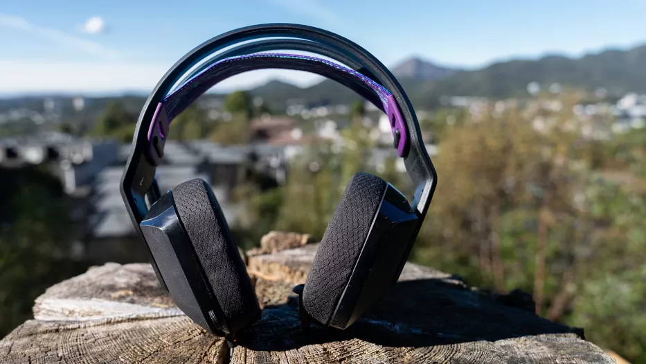 „Logitech G335” ausinių apžvalga: spalvingas produktas žaidimų mėgėjams su kainą atitinkančiu garsu