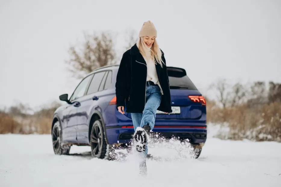 Lietuviams trūksta pasitikėjimo už vairo: paaiškėjo, jog daugelis mūsų stokoja vairavimo įgūdžių žiemą