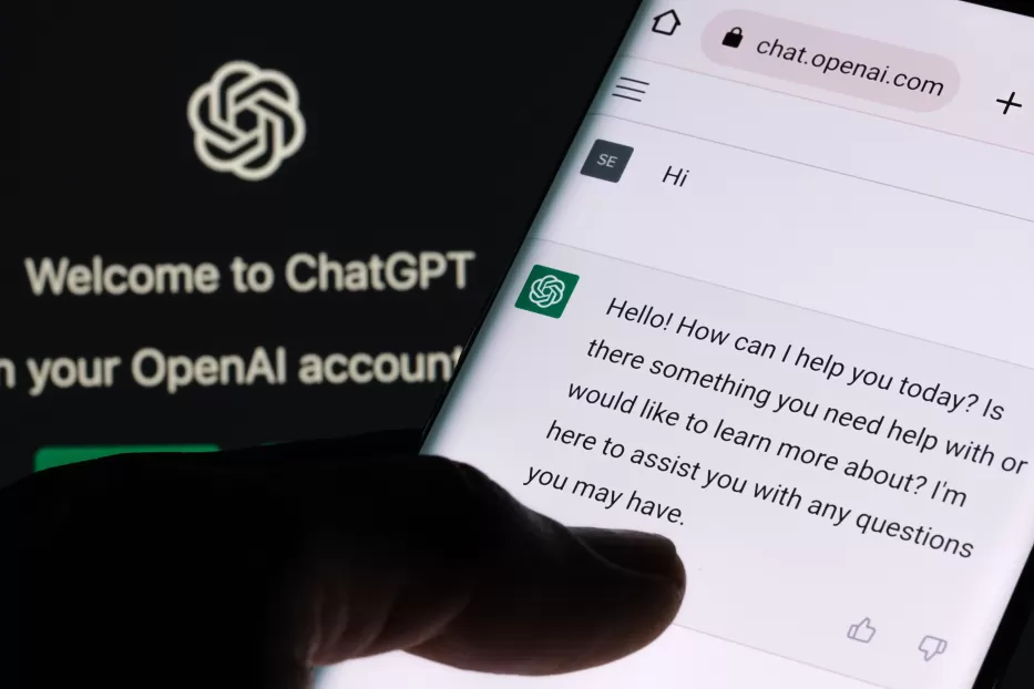 „ChatGPT“ robotas užkariauja internetą: per sekundę parašomi straipsniai ir perspektyva pakeisti „Google“