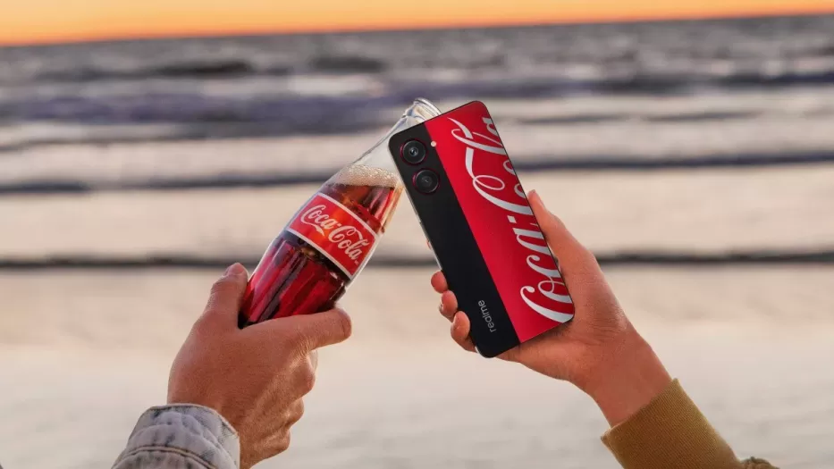 „Coca-Cola“ ženklu bus pažymėtas ir išmanusis telefonas: netrukus debiutuos išskirtinis modelis, sužinokite kuo jis ypatingas