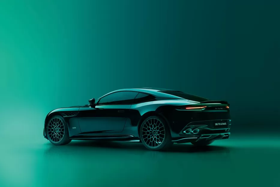 Tokios galios šis gamintojas jau nebepasiūlys: pristatytas paskutinis „Aston Martin DBS“ serijos automobilis