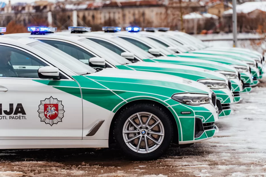 Lietuvos kelių policija atnaujina automobilių parką: įsigijo 12 galingų ir tarnybai paruoštų BMW modelių