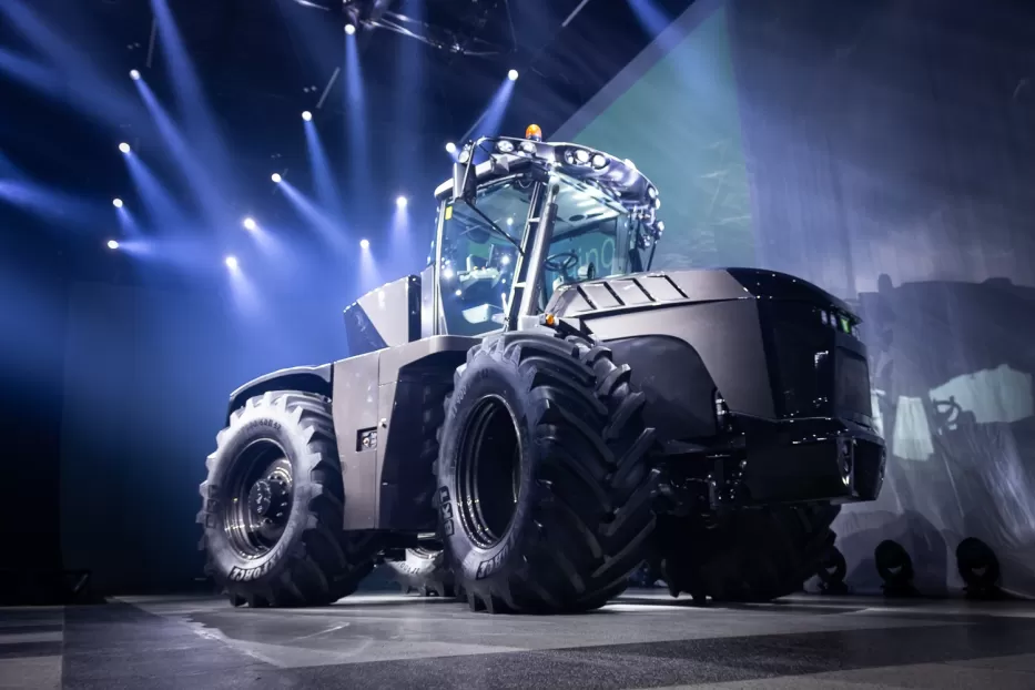 Lietuviai sukūrė išskirtinį traktorių: pristatytas pirmas toks hibridinis variantas