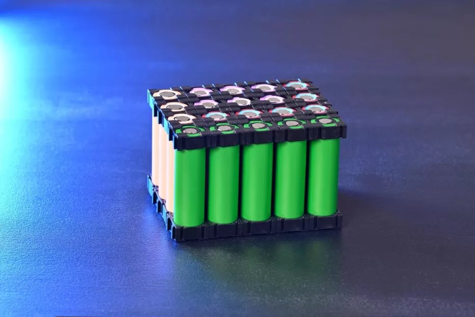 Naujoviška baterijų sudėtis žada tikrą revoliuciją: išspręstų opiausias akumuliatorių bėdas, jau planuojama ir gamyba