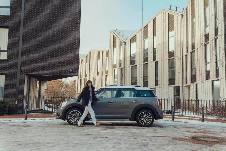 Dainininkė Justė Starinskaitė apie vairavimą ir mylimą automobilį: „Jis yra neatsiejama mano kasdienybės dalis“
