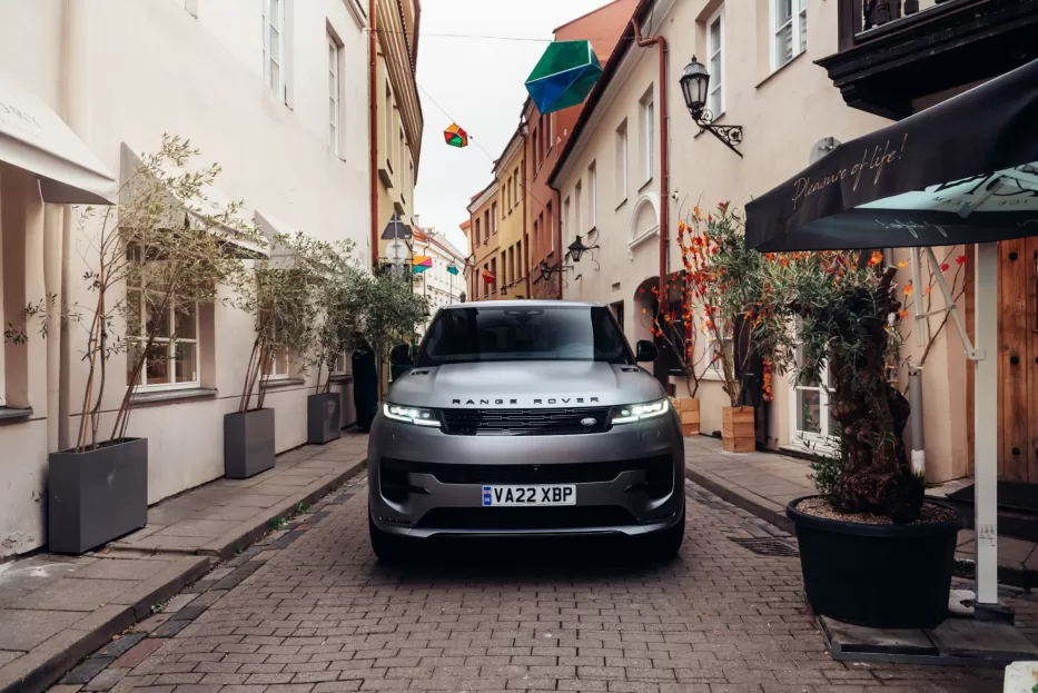 „Range Rover“ ir „Lietuvos Davosas“ – apie tvarią ateitį ir lyderystę