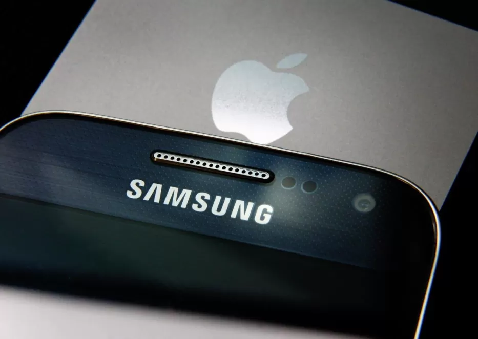 Balandžio pirmoji: „Samsung“ paskelbė apie netikėtą bendradarbiavimą su „Apple“: netrukus debiutuos kosminėmis savybėmis išsiskiriantis flagmanas, kuris bus parduodamas už centus