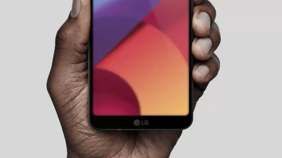 Pasirodė galimai naujojo „LG G7“ telefono priekinės panelės nuotrauka