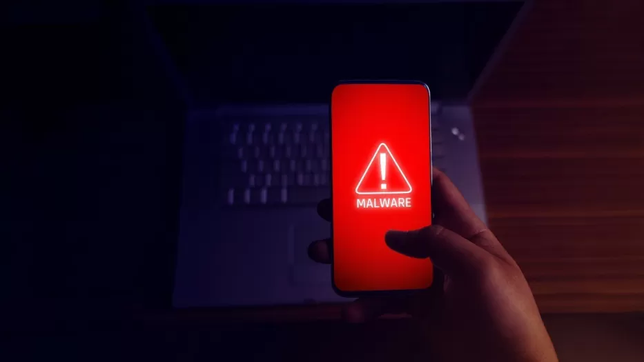 Išmaniųjų telefonų savininkai – pavojuje: aptiktas itin pavojingas virusas, siunčiamas perspėjimas visiems įrenginių savininkams