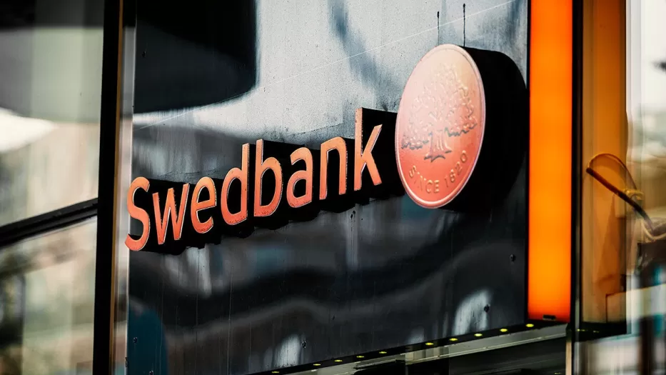 „Swedbank“ klientų laukia trumpalaikiai nepatogumai: bankas siunčia perspėjimą visiems vartotojams, sužinokite kas čia vyksta