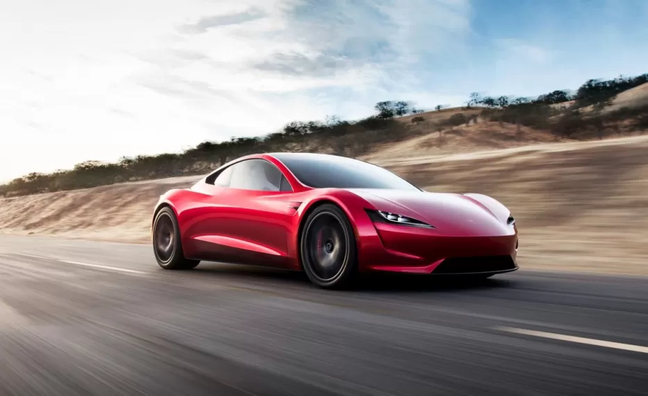 „Tesla“ ir vėl atideda „Roadster“ gamybą: legendinis bendrovės elektromobilis šiemet nedebiutuos, aiškėja nauja data