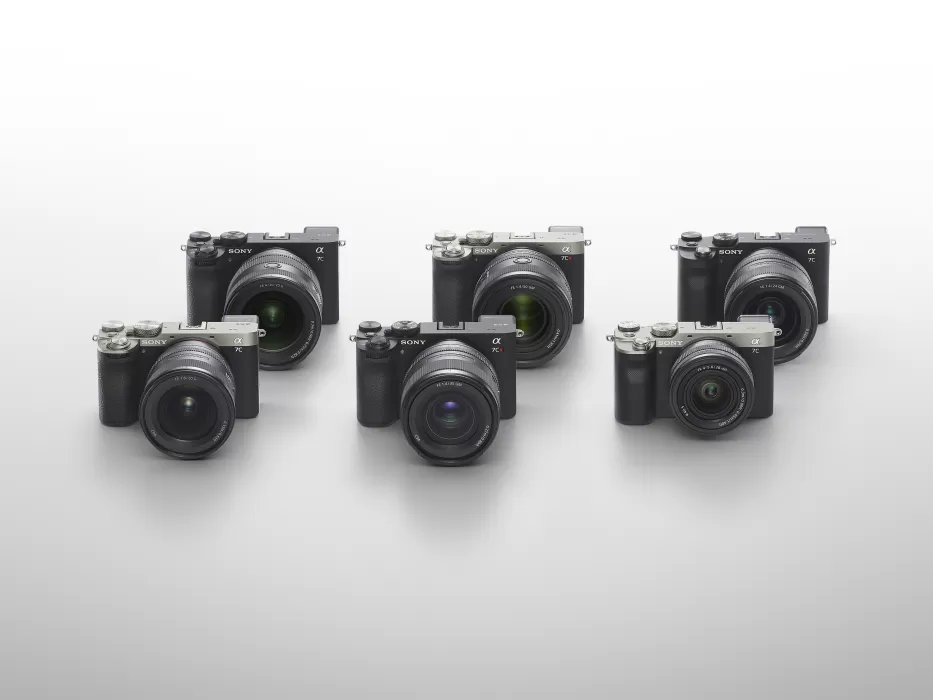 „Sony“ pristato du naujus kompaktiško dydžio „Alpha 7C“ serijos sisteminius fotoaparatus