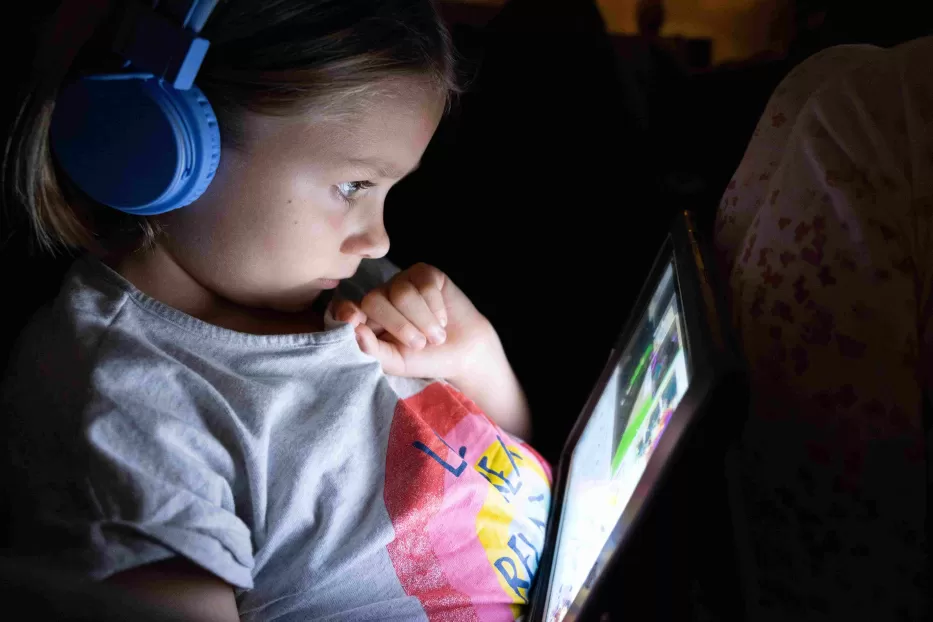 Ekrano laiko ribojimas vaikams: kodėl nepakanka tik nustatyti ir kaip pasiekti geriausią rezultatą?